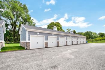 Garages and storage units  at Wynfield, Pennsylvania